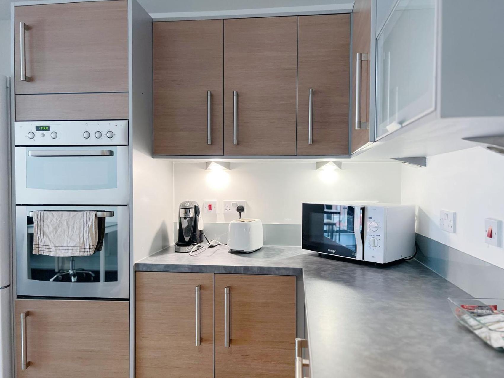 Comfort Seaside Two-Bedroom Apt Swansea Exterior foto